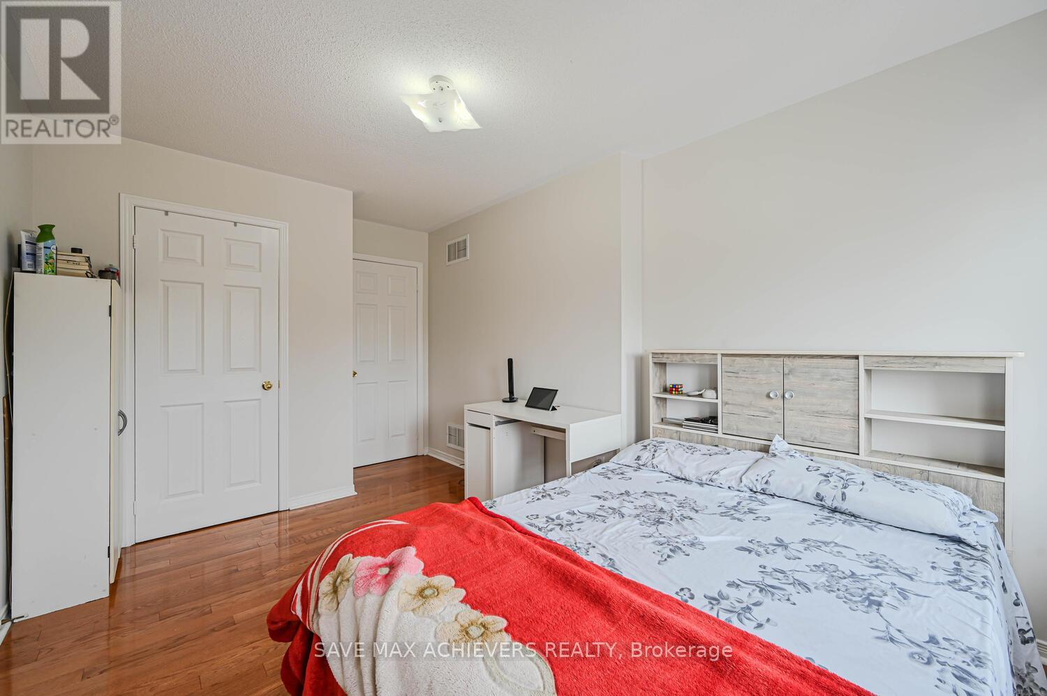 Photo 9 of 21 Riverplace Crescent, Brampton ON