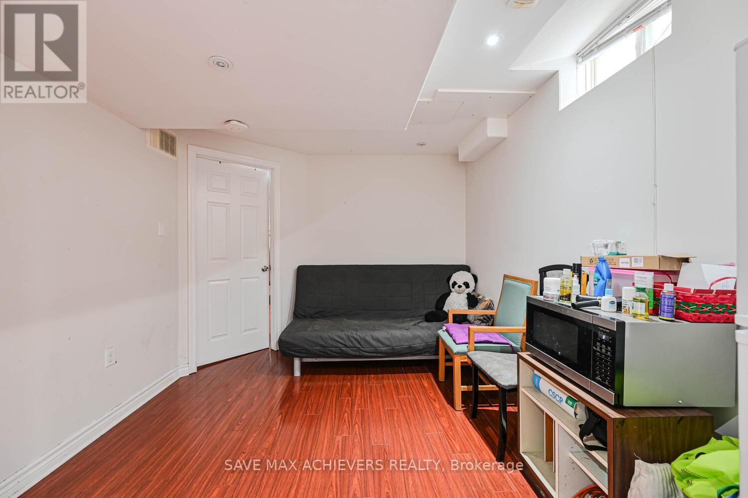 Photo 12 of 21 Riverplace Crescent, Brampton ON