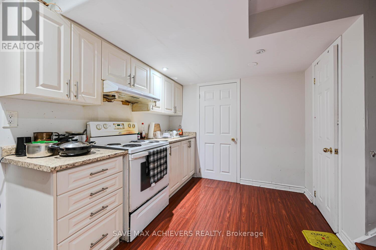 Photo 7 of 21 Riverplace Crescent, Brampton ON