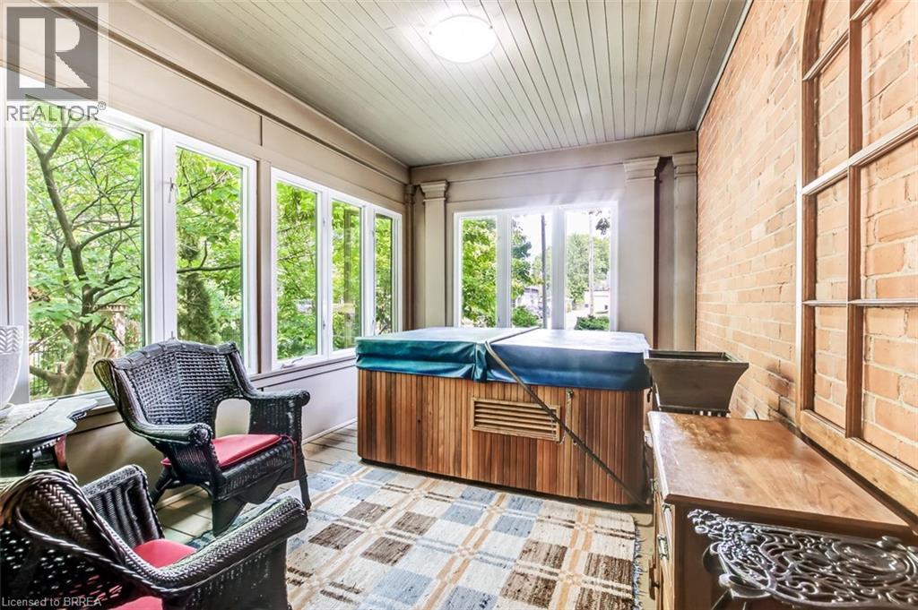 Photo 17 of 138 St James Street S, Waterford ON