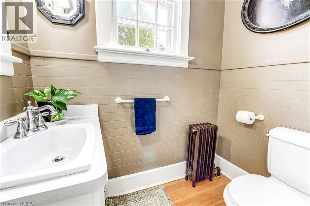 Photo 14 of 138 St James Street S, Waterford ON