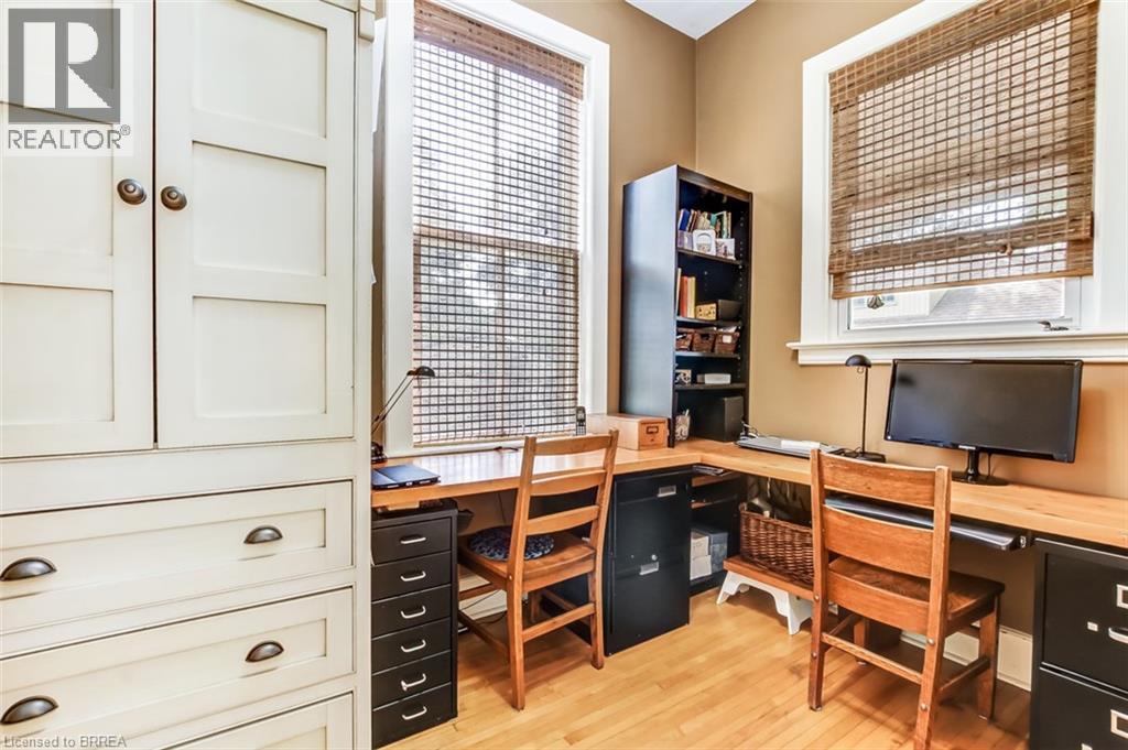 Photo 19 of 138 St James Street S, Waterford ON