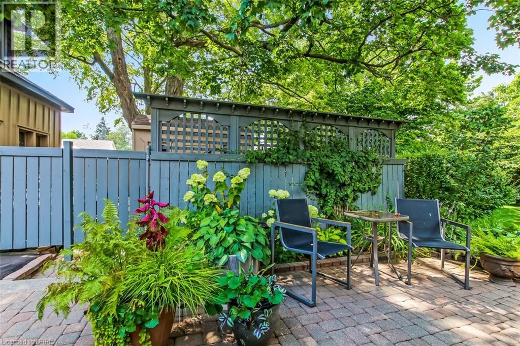 Photo 23 of 138 St James Street S, Waterford ON