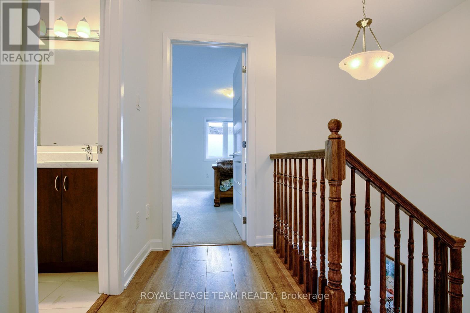 Photo 10 of 108 Maynooth Court, Ottawa ON