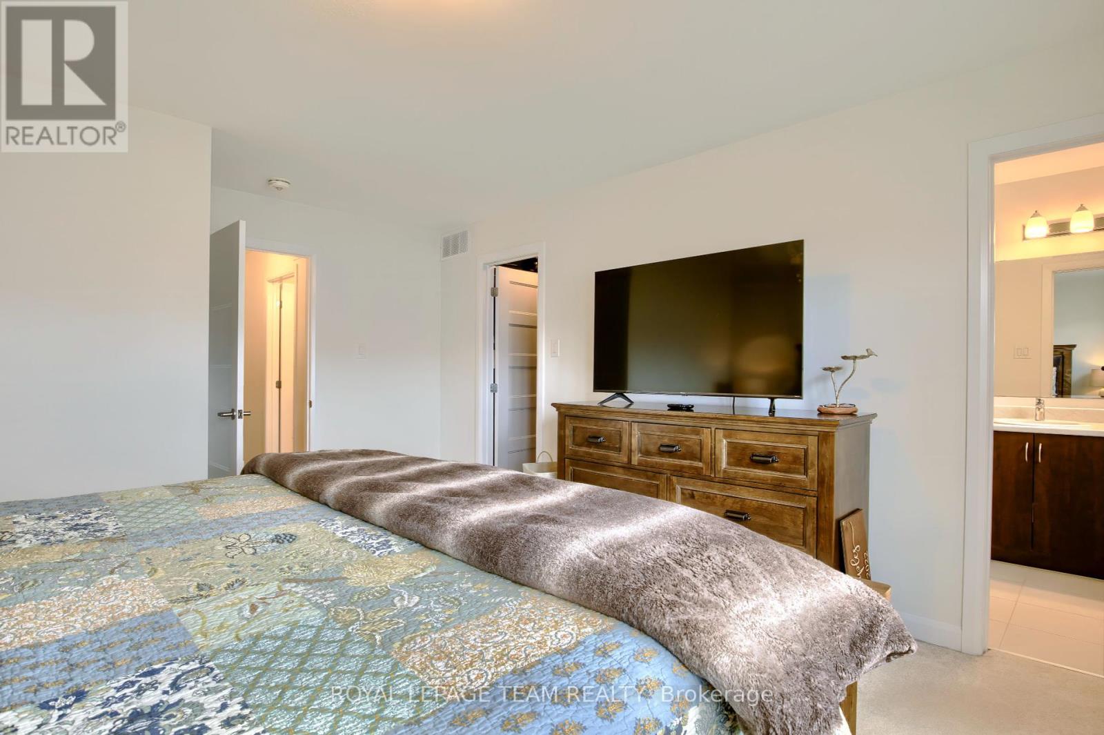 Photo 13 of 108 Maynooth Court, Ottawa ON