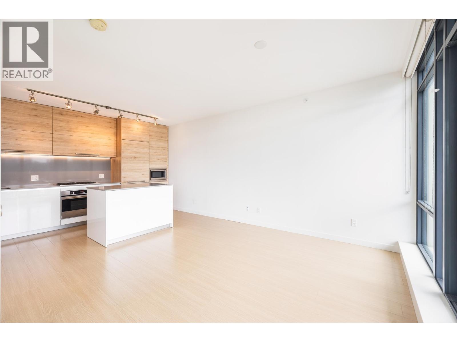 Photo 7 of 705 2378 Alpha Avenue, Burnaby BC