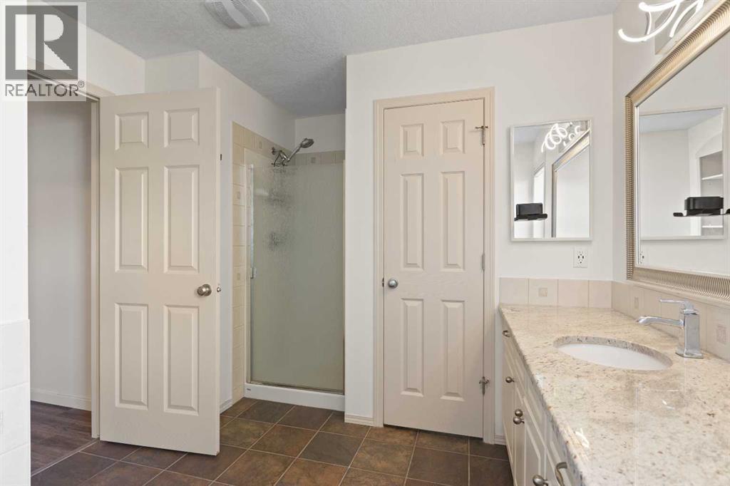 Single Family House for Sale in  Royal Ridge Rise NW Royal Oak Calgary 