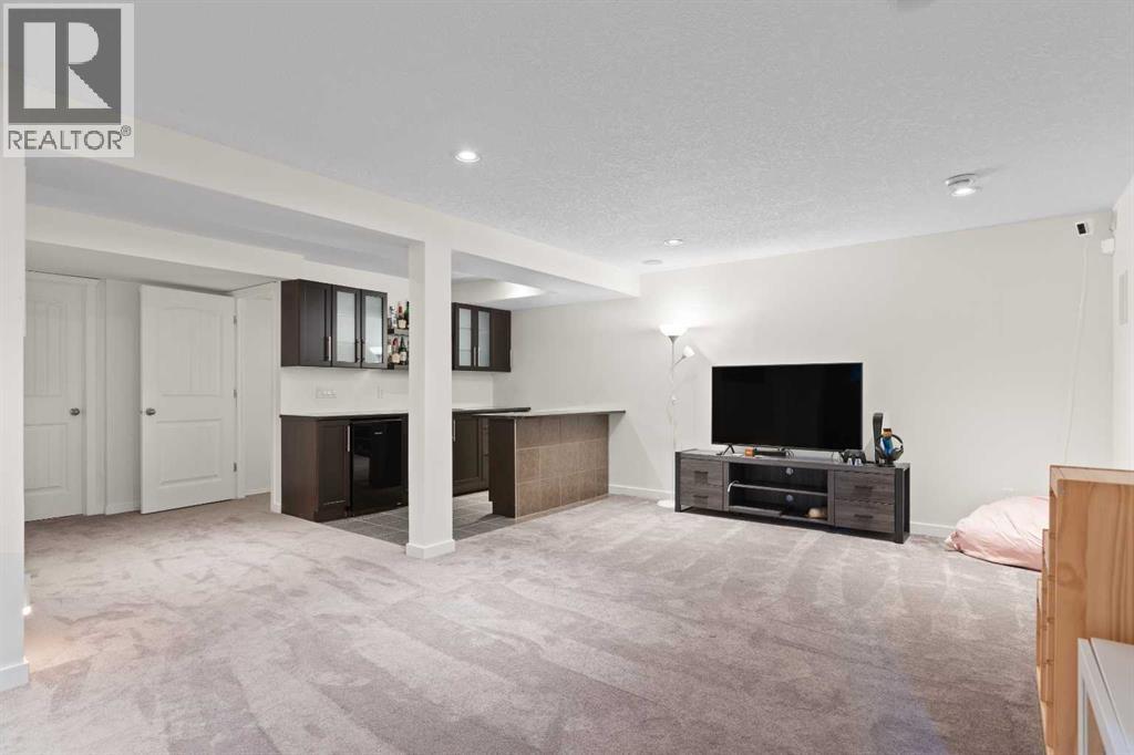 Single Family House for Sale in  Royal Ridge Rise NW Royal Oak Calgary 