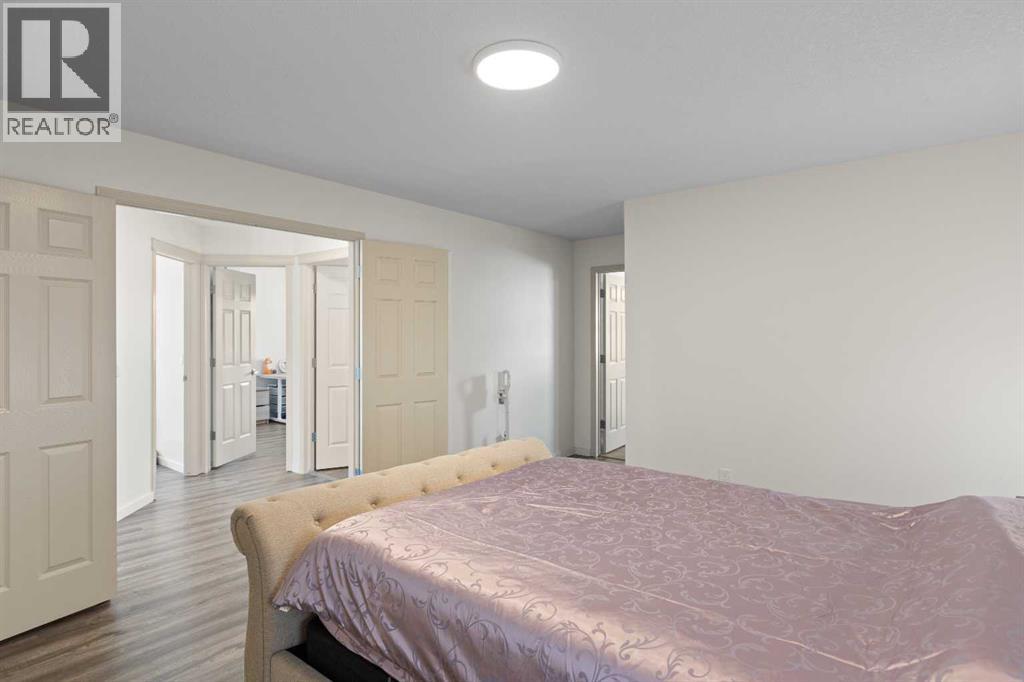 Single Family House for Sale in  Royal Ridge Rise NW Royal Oak Calgary 
