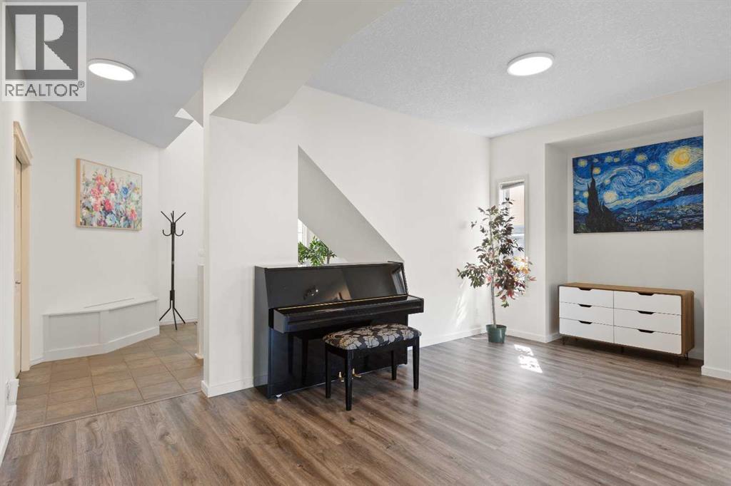 Single Family House for Sale in  Royal Ridge Rise NW Royal Oak Calgary 