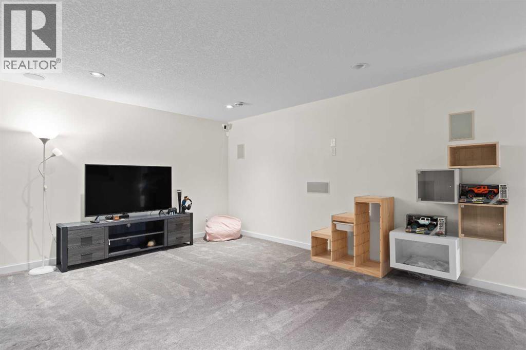 Single Family House for Sale in  Royal Ridge Rise NW Royal Oak Calgary 