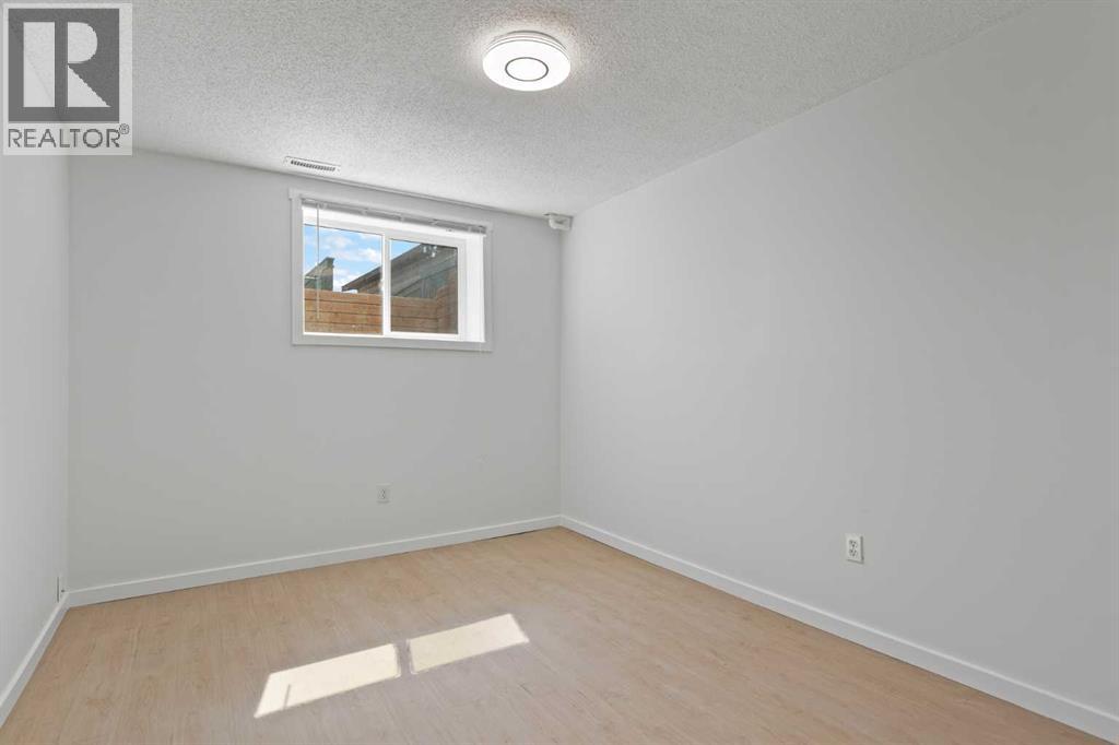 Single Family House Bungalow for Sale in  Abingdon Crescent NE Abbeydale Calgary 
