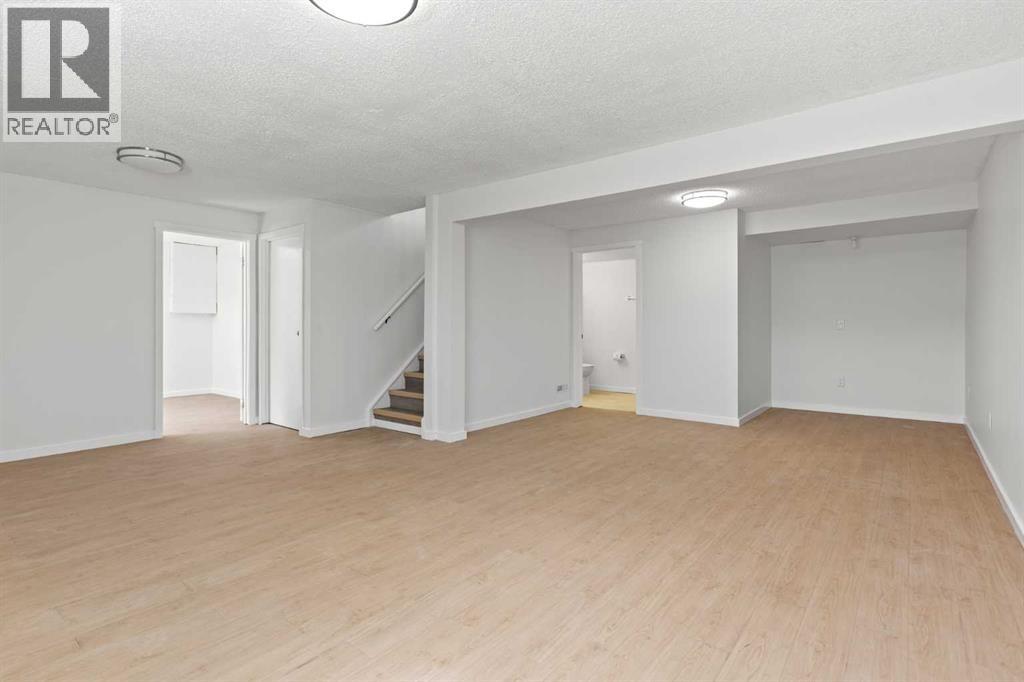 Single Family House Bungalow for Sale in  Abingdon Crescent NE Abbeydale Calgary 