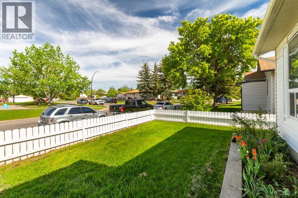 Single Family House Bungalow for Sale in  Abingdon Crescent NE Abbeydale Calgary 