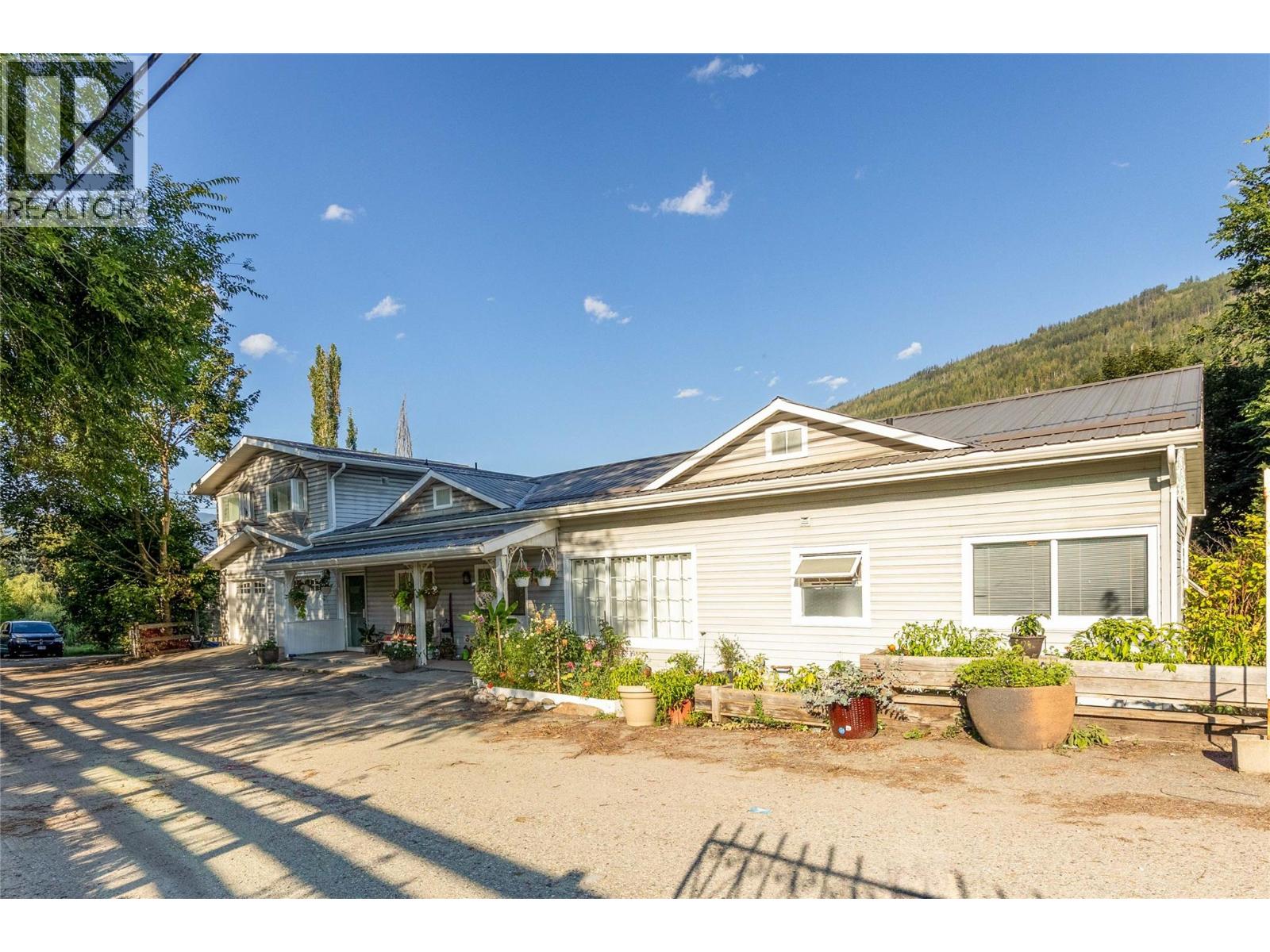 Photo 8 of 4350 50 Street Ne, Salmon Arm BC