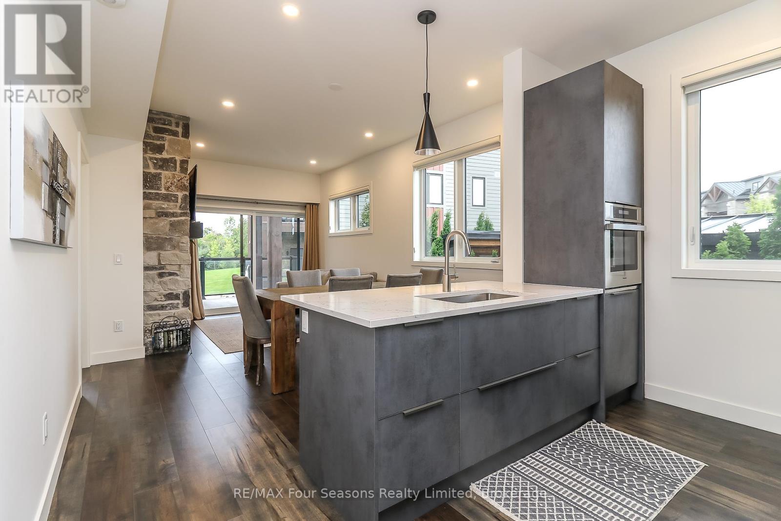 Photo 39 of 107 12 Beausoleil Lane, Blue Mountains ON