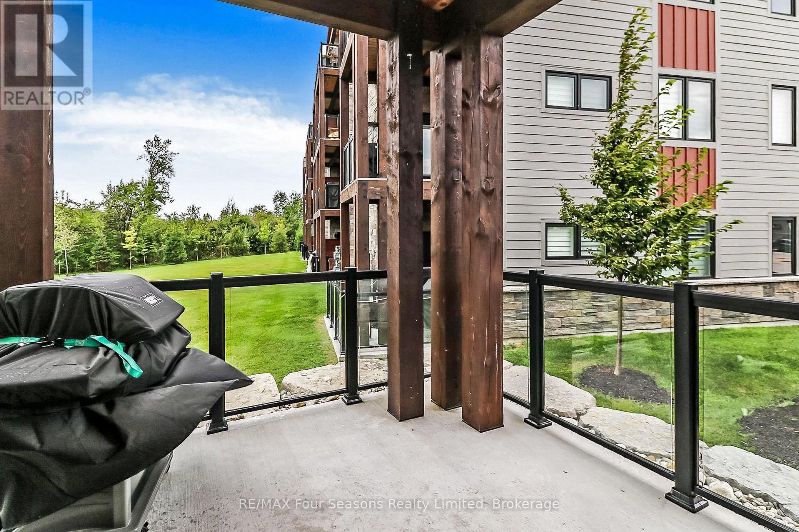 Photo 42 of 107 12 Beausoleil Lane, Blue Mountains ON
