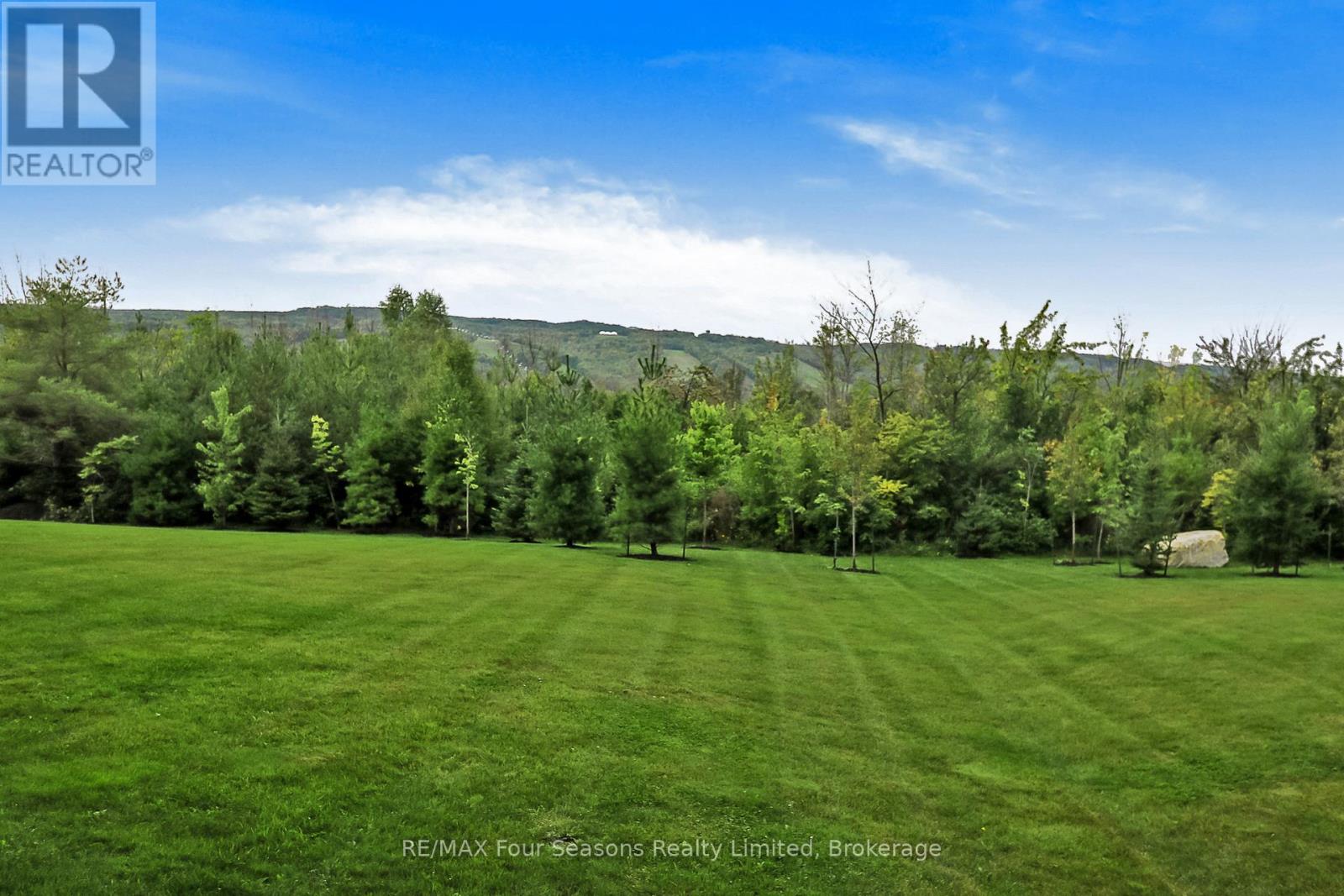 Photo 14 of 107 12 Beausoleil Lane, Blue Mountains ON