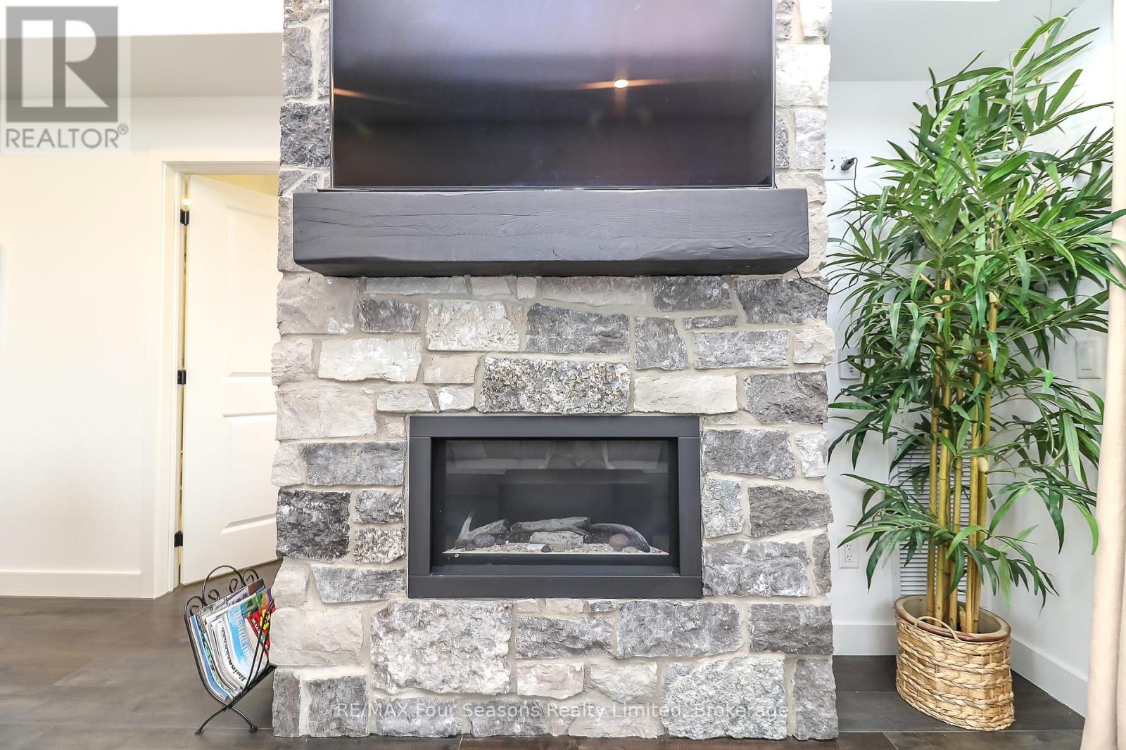 Photo 4 of 107 12 Beausoleil Lane, Blue Mountains ON
