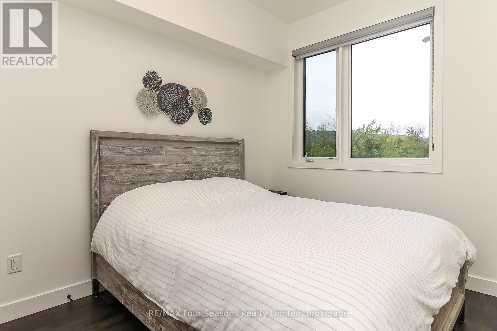 Photo 12 of 107 12 Beausoleil Lane, Blue Mountains ON