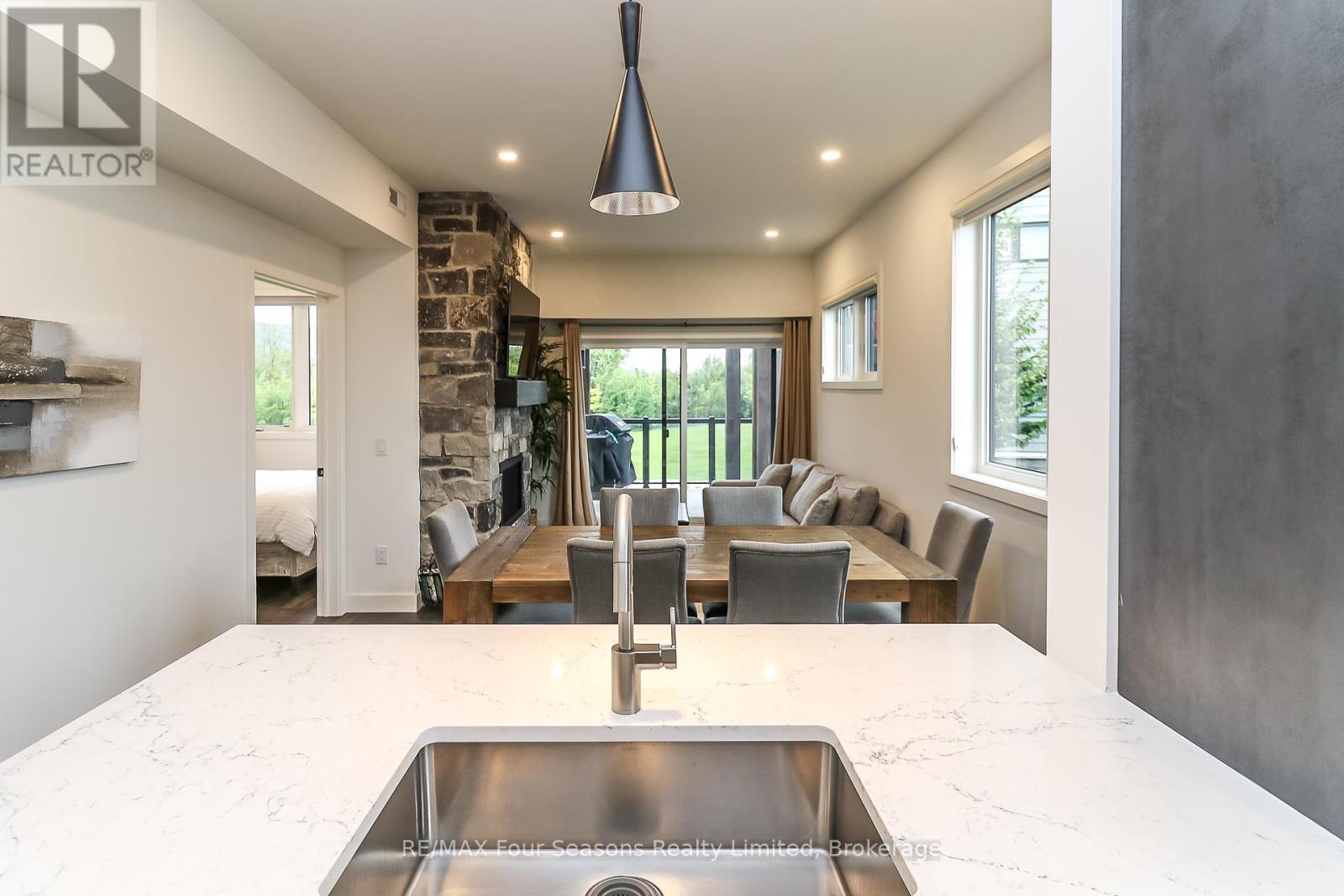 Photo 5 of 107 12 Beausoleil Lane, Blue Mountains ON