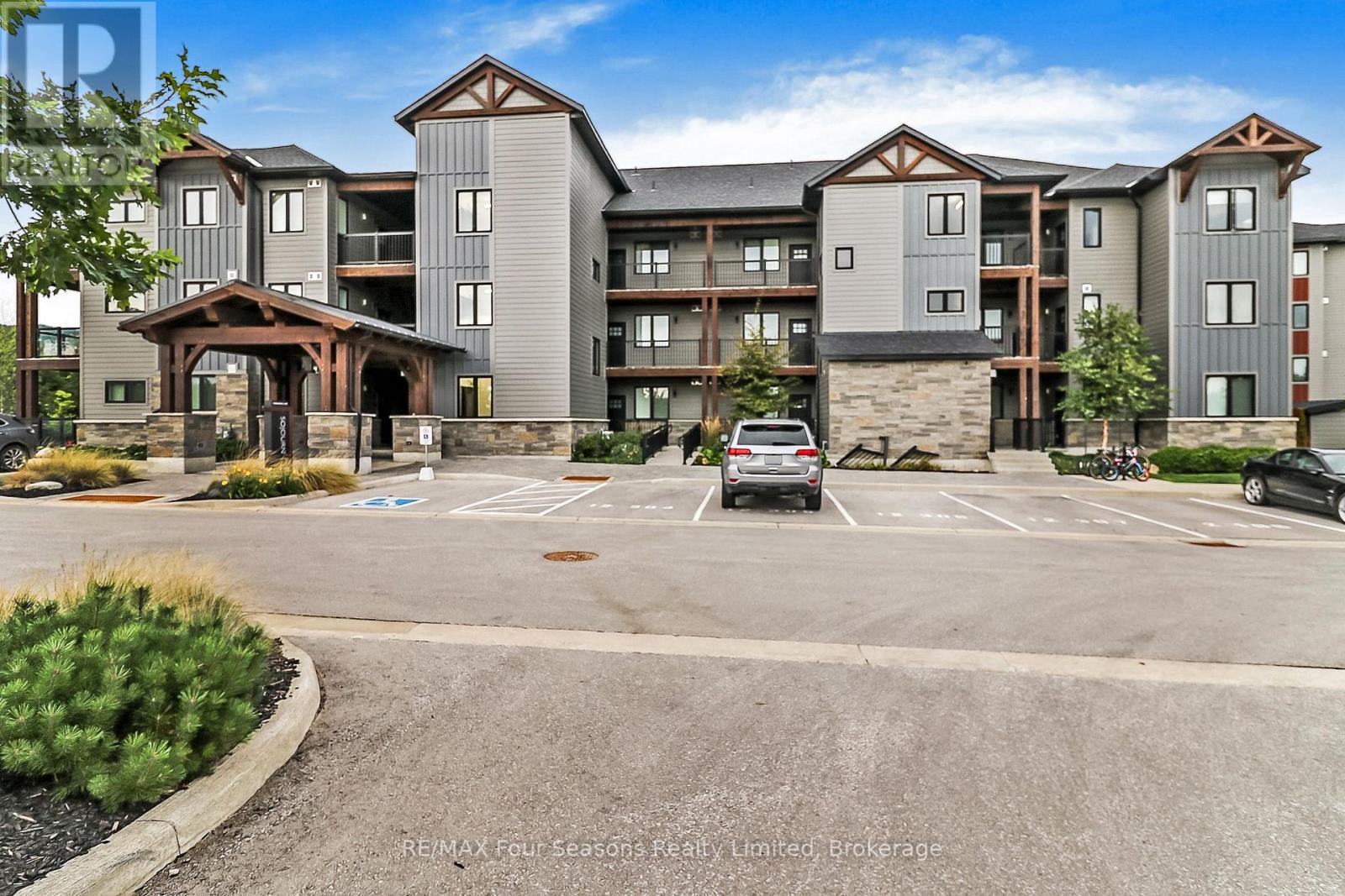 Photo 45 of 107 12 Beausoleil Lane, Blue Mountains ON