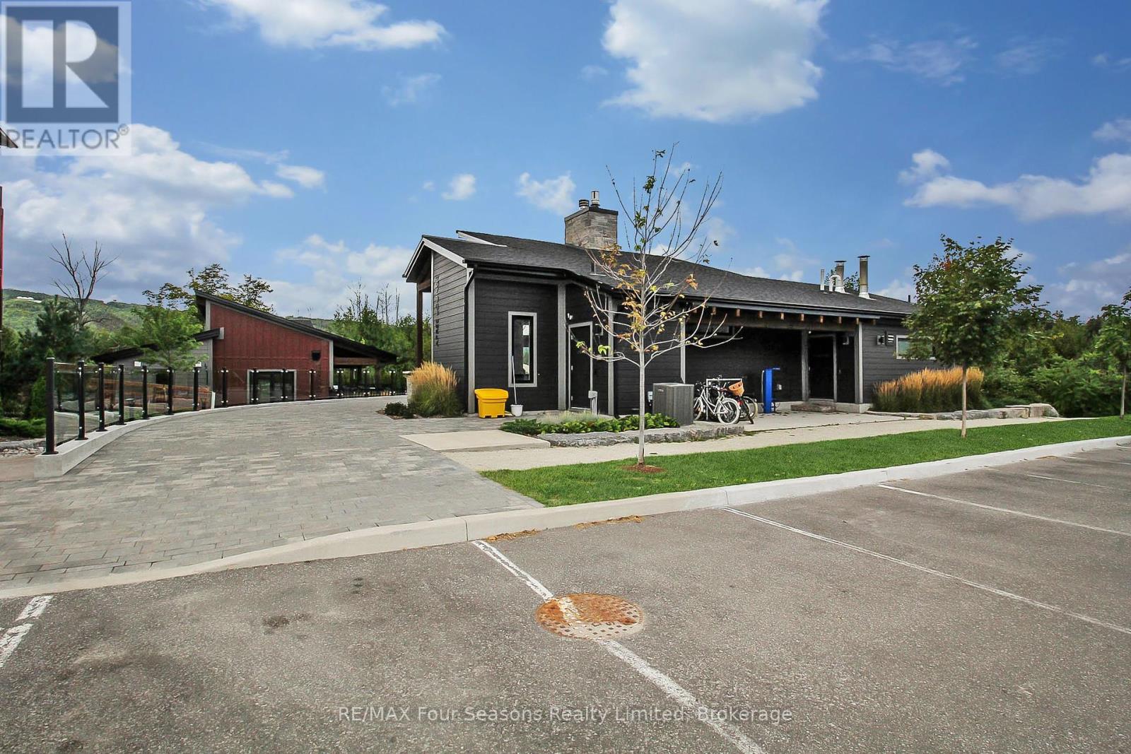 Photo 33 of 107 12 Beausoleil Lane, Blue Mountains ON