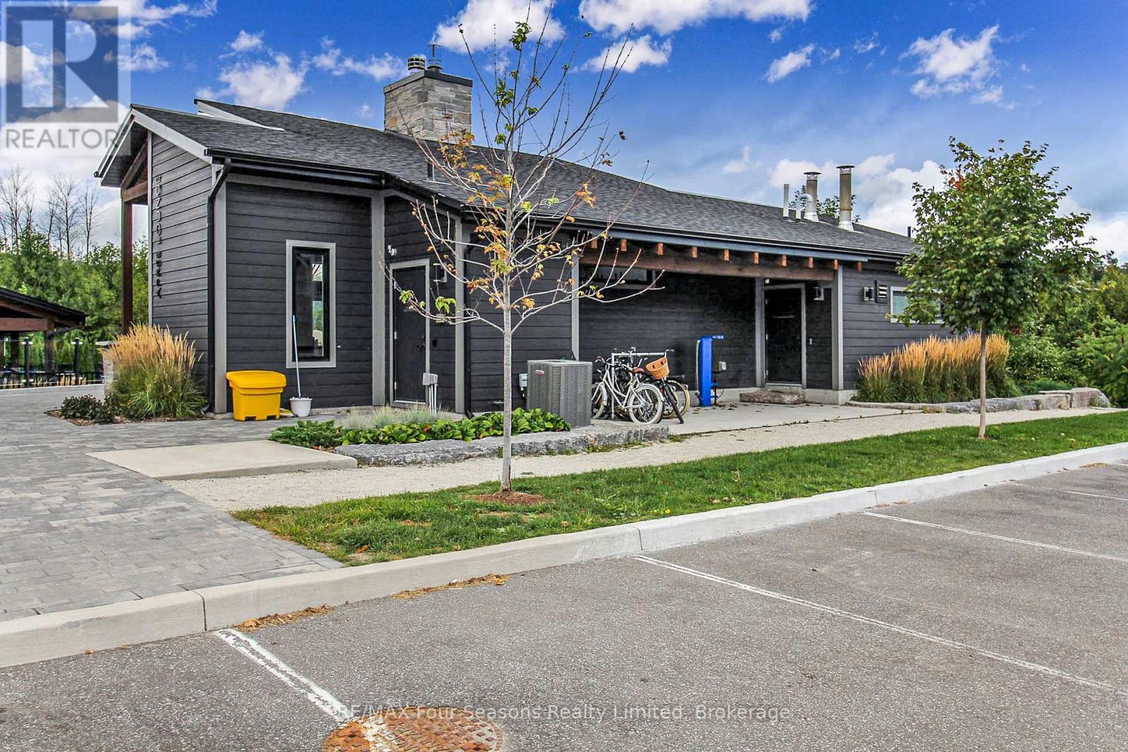 Photo 36 of 107 12 Beausoleil Lane, Blue Mountains ON