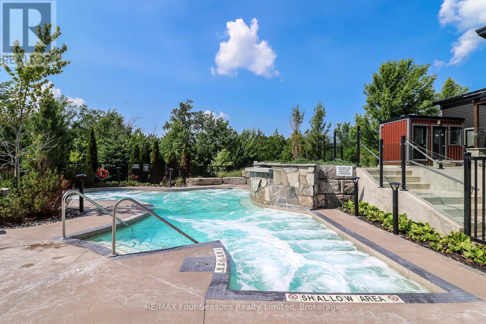 Photo 35 of 107 12 Beausoleil Lane, Blue Mountains ON