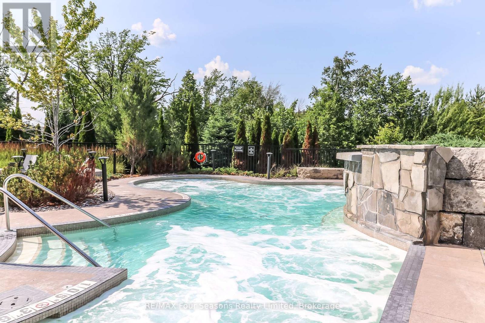 Photo 19 of 107 12 Beausoleil Lane, Blue Mountains ON