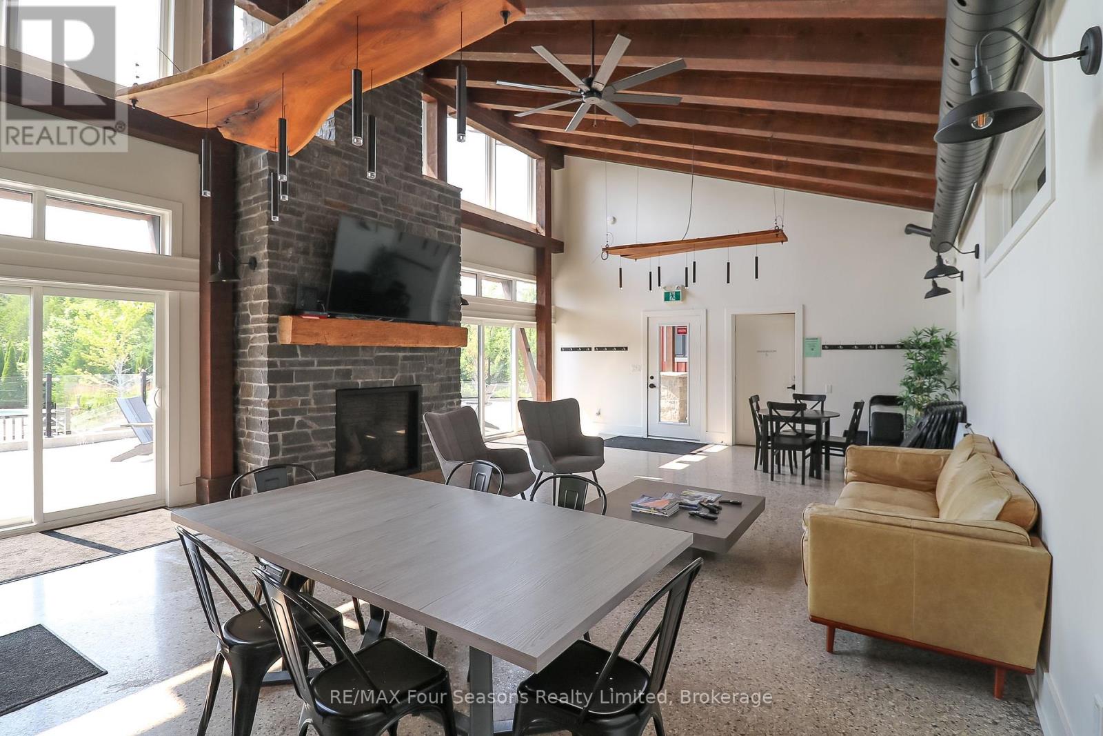 Photo 15 of 107 12 Beausoleil Lane, Blue Mountains ON