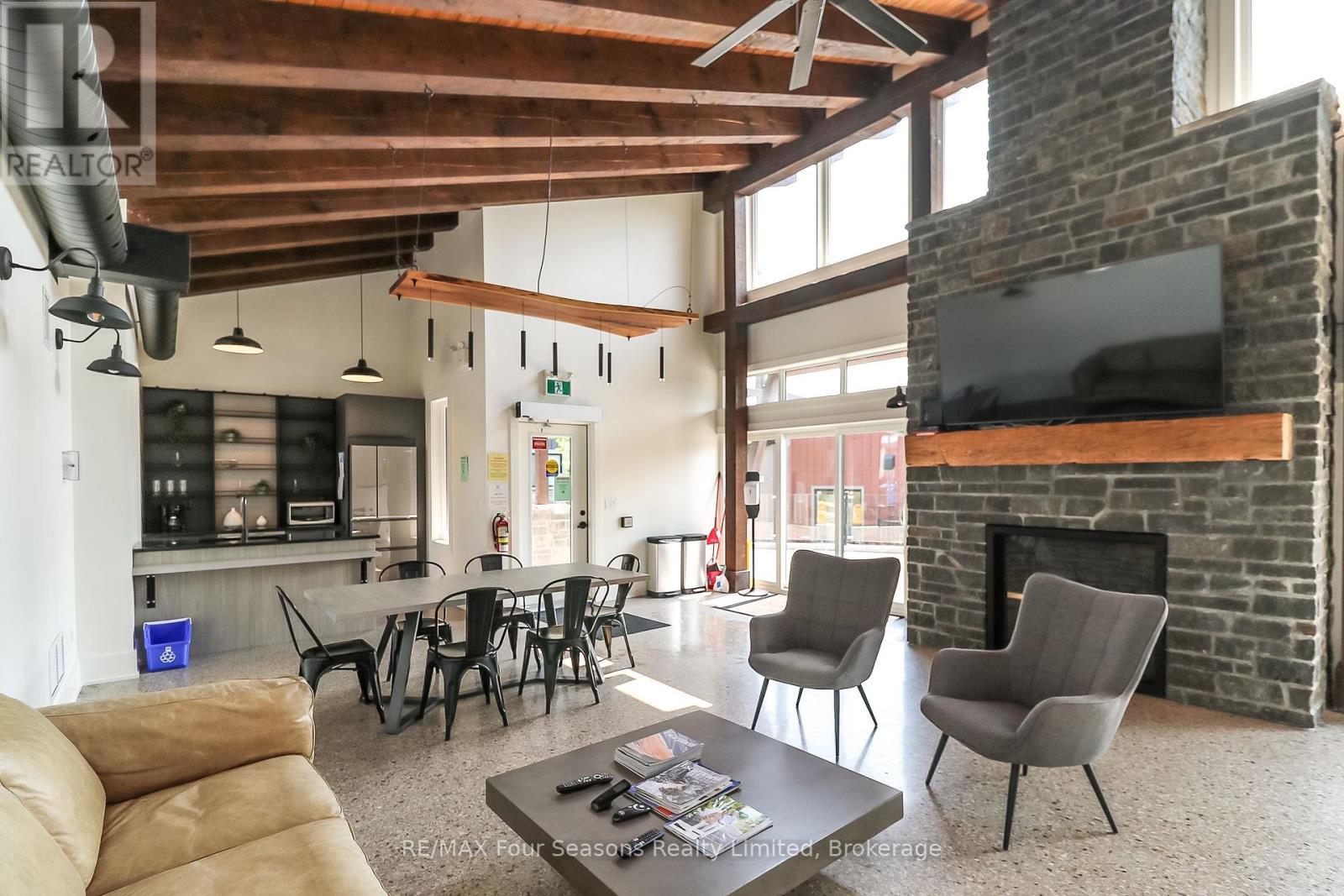 Photo 37 of 107 12 Beausoleil Lane, Blue Mountains ON