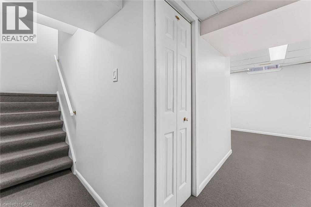 Photo 12 of 53 Wickstead Court, Brampton ON