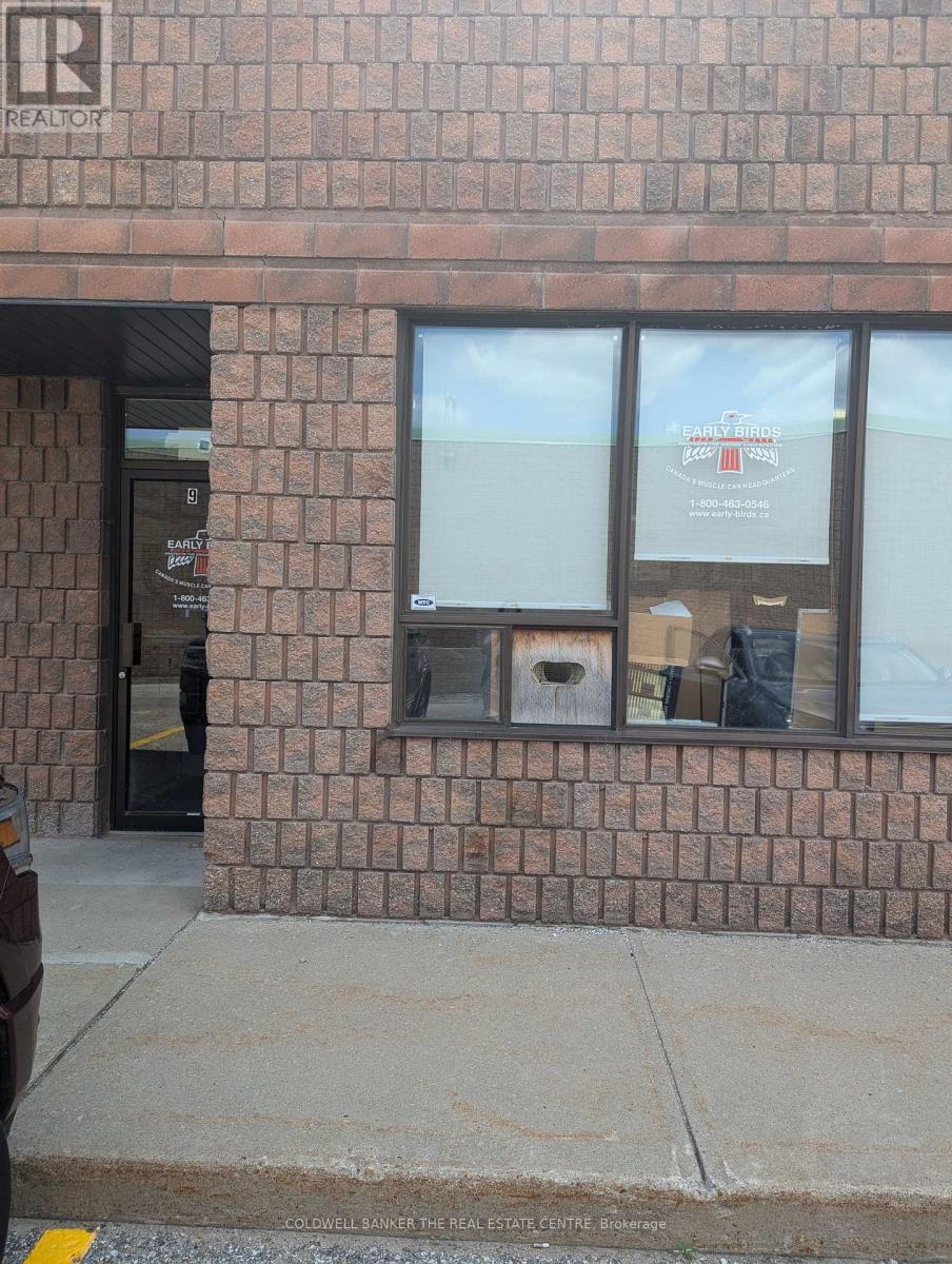 Photo 1 of 9 25 Saunders Road, Barrie ON