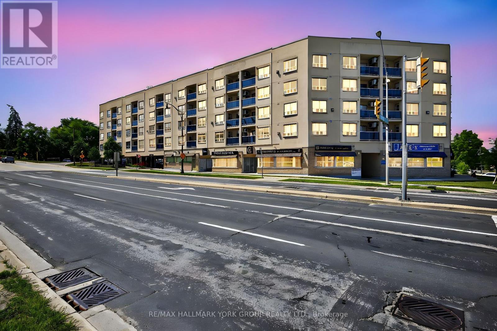Photo 1 of 210 160 Wellington Street E, Aurora ON