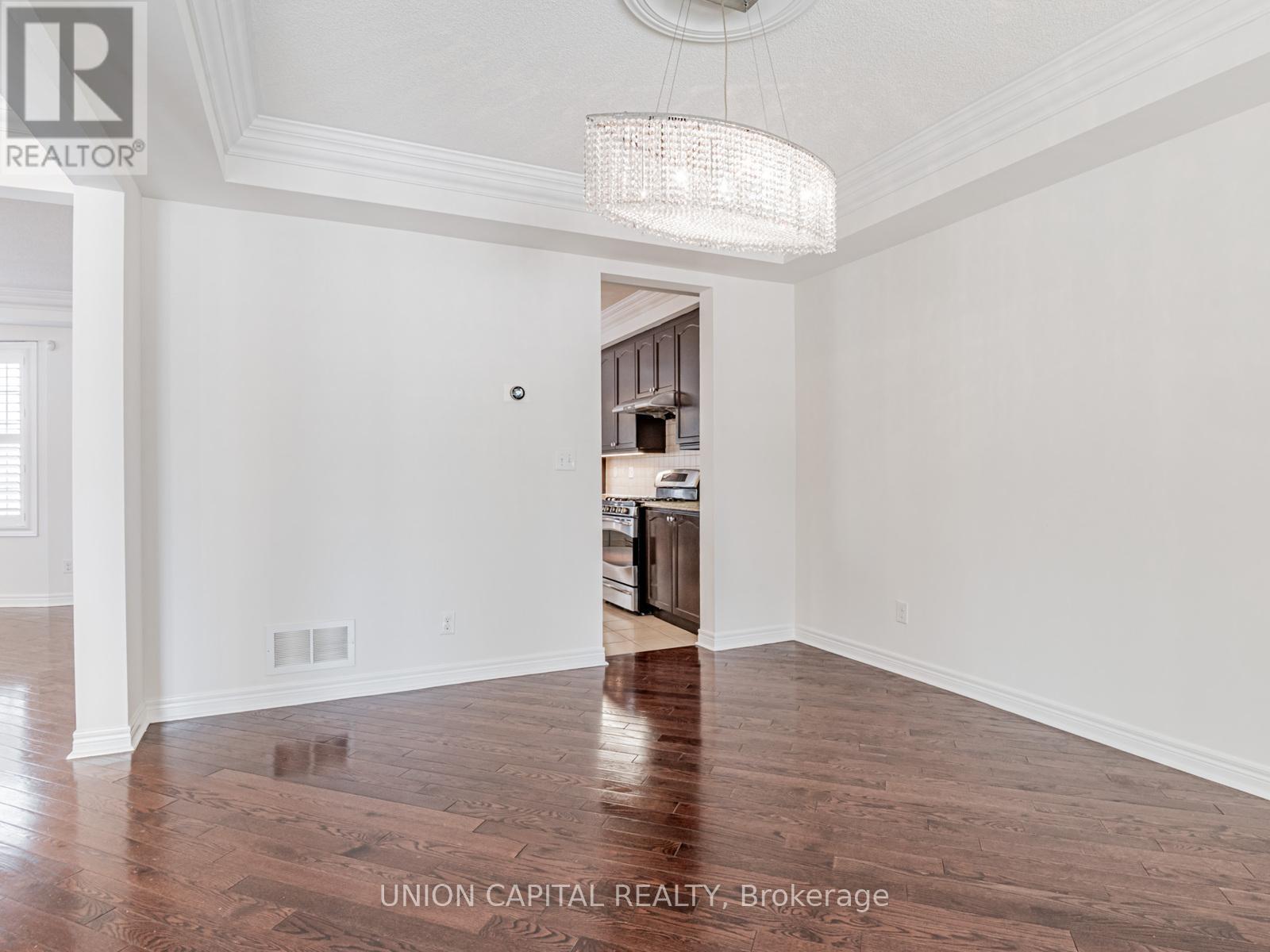 Photo 13 of 18 Honey Glen Avenue, Markham ON