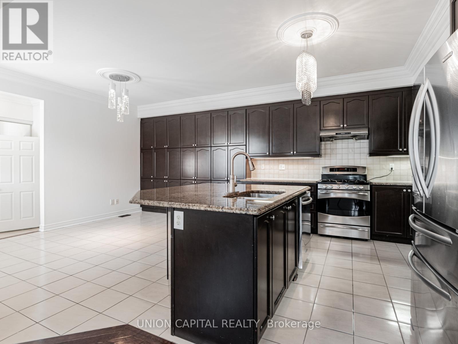 Photo 19 of 18 Honey Glen Avenue, Markham ON