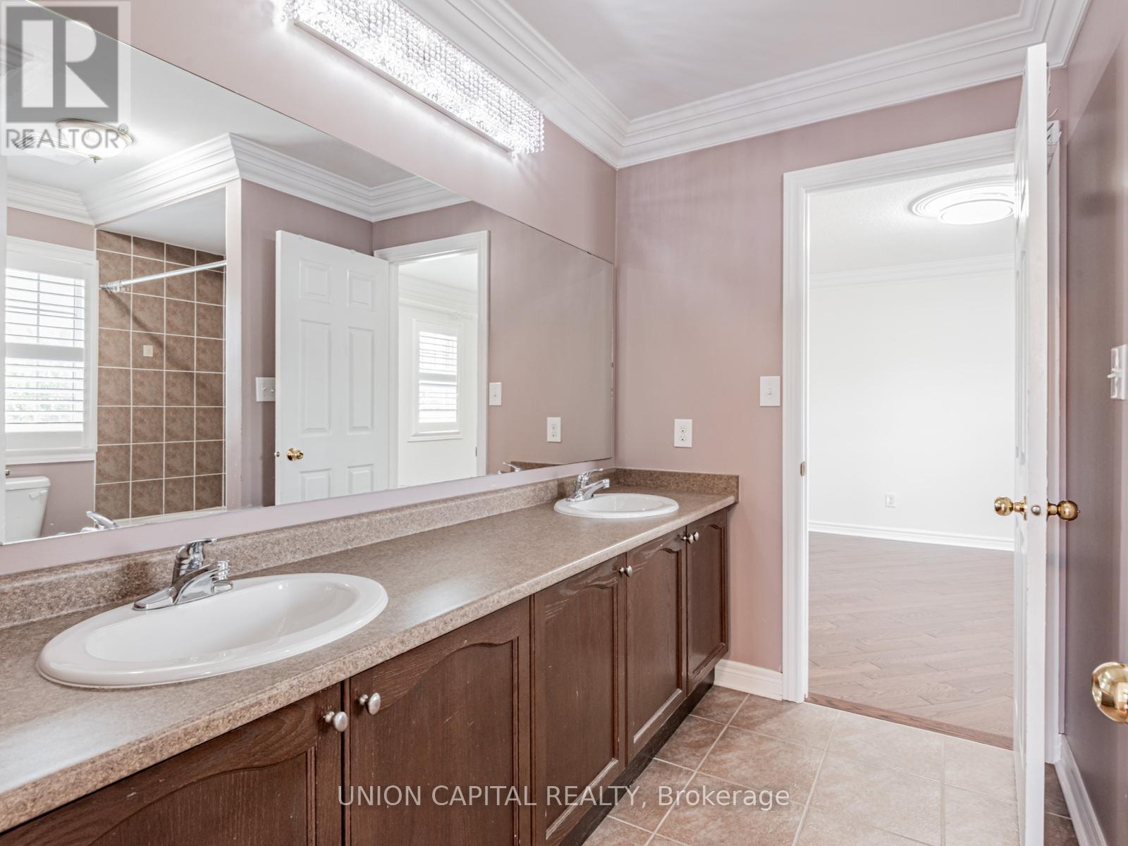 Photo 29 of 18 Honey Glen Avenue, Markham ON