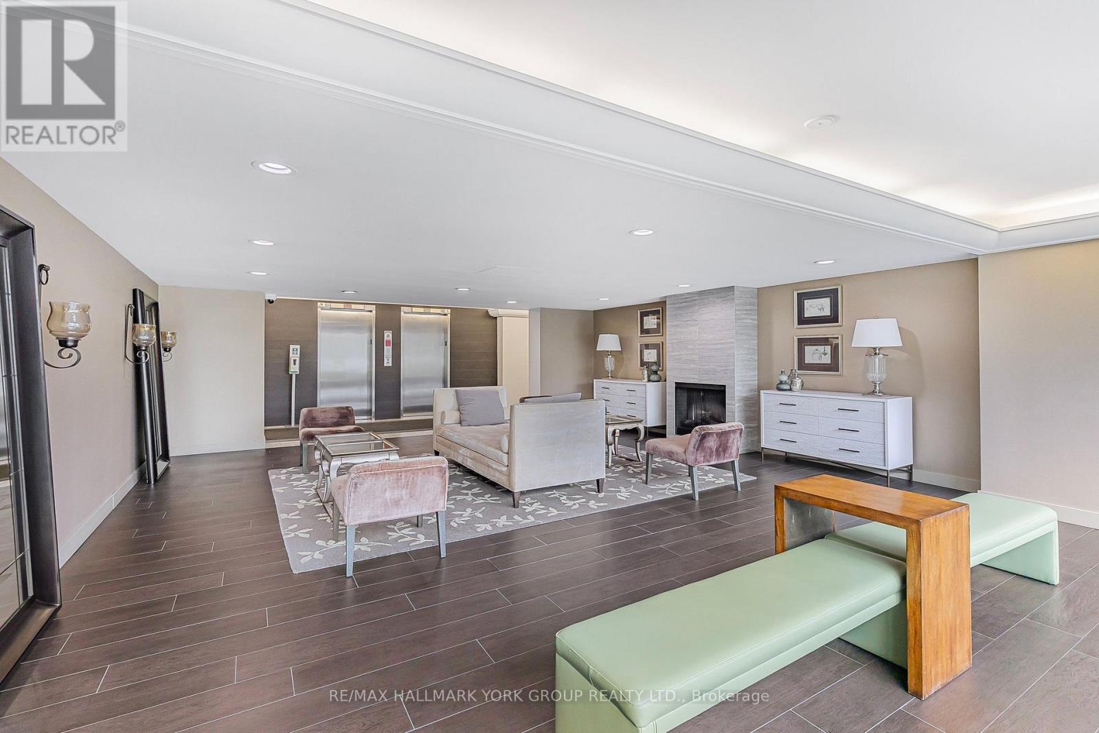 Photo 8 of 1007 7811 Yonge Street, Markham ON