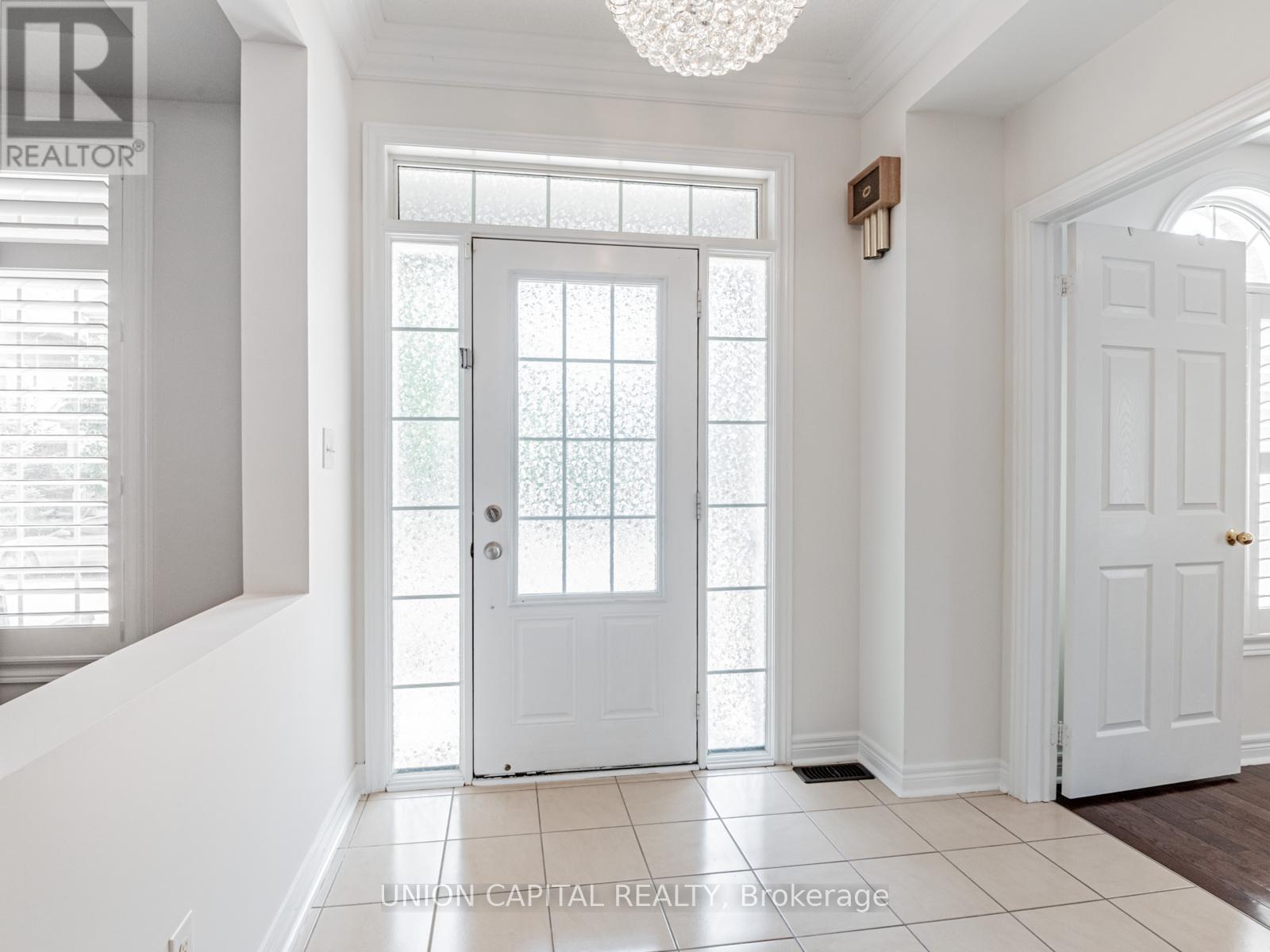 Photo 10 of 18 Honey Glen Avenue, Markham ON