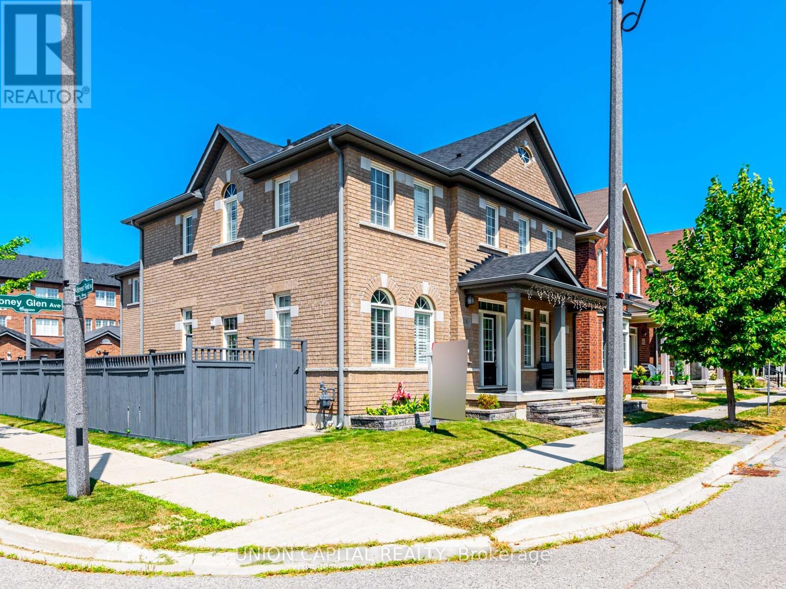 Photo 8 of 18 Honey Glen Avenue, Markham ON