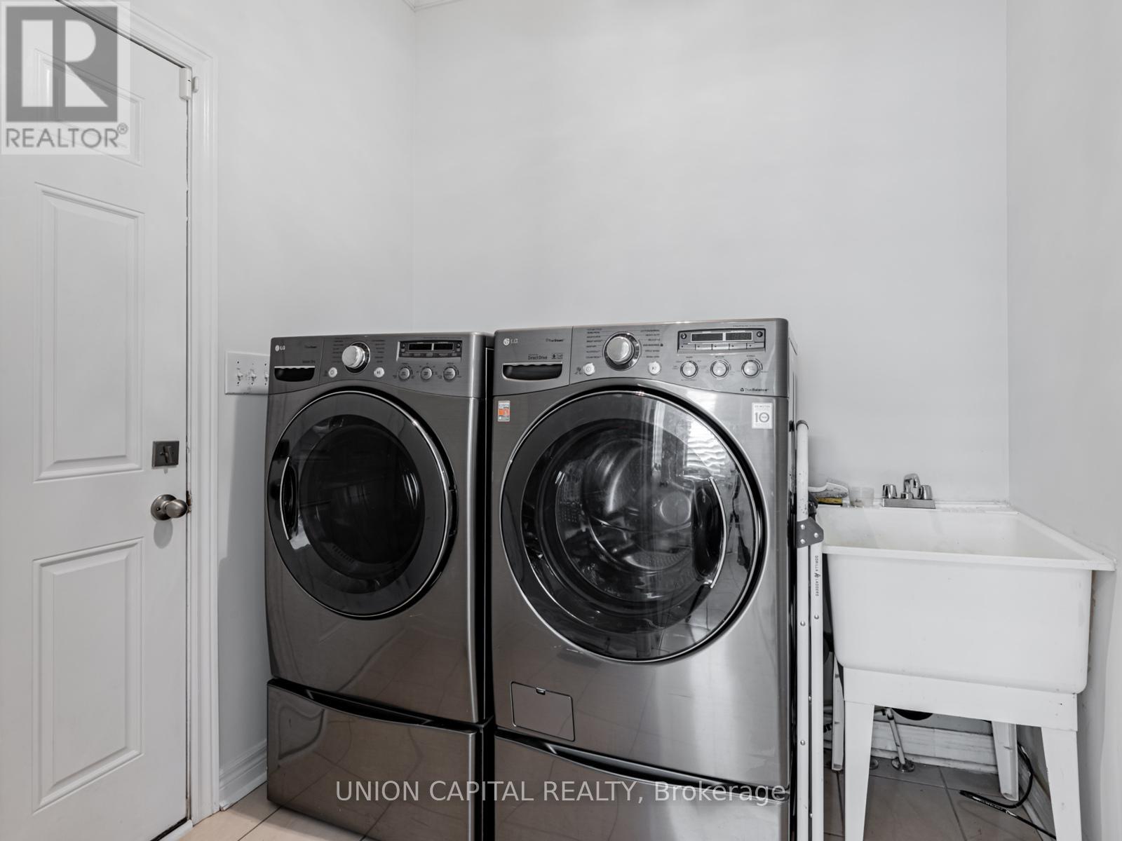 Photo 24 of 18 Honey Glen Avenue, Markham ON