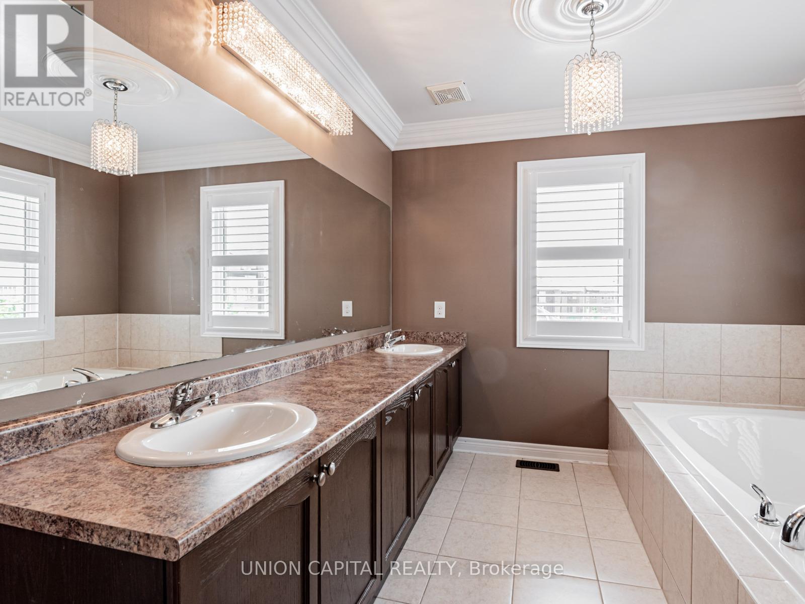 Photo 39 of 18 Honey Glen Avenue, Markham ON