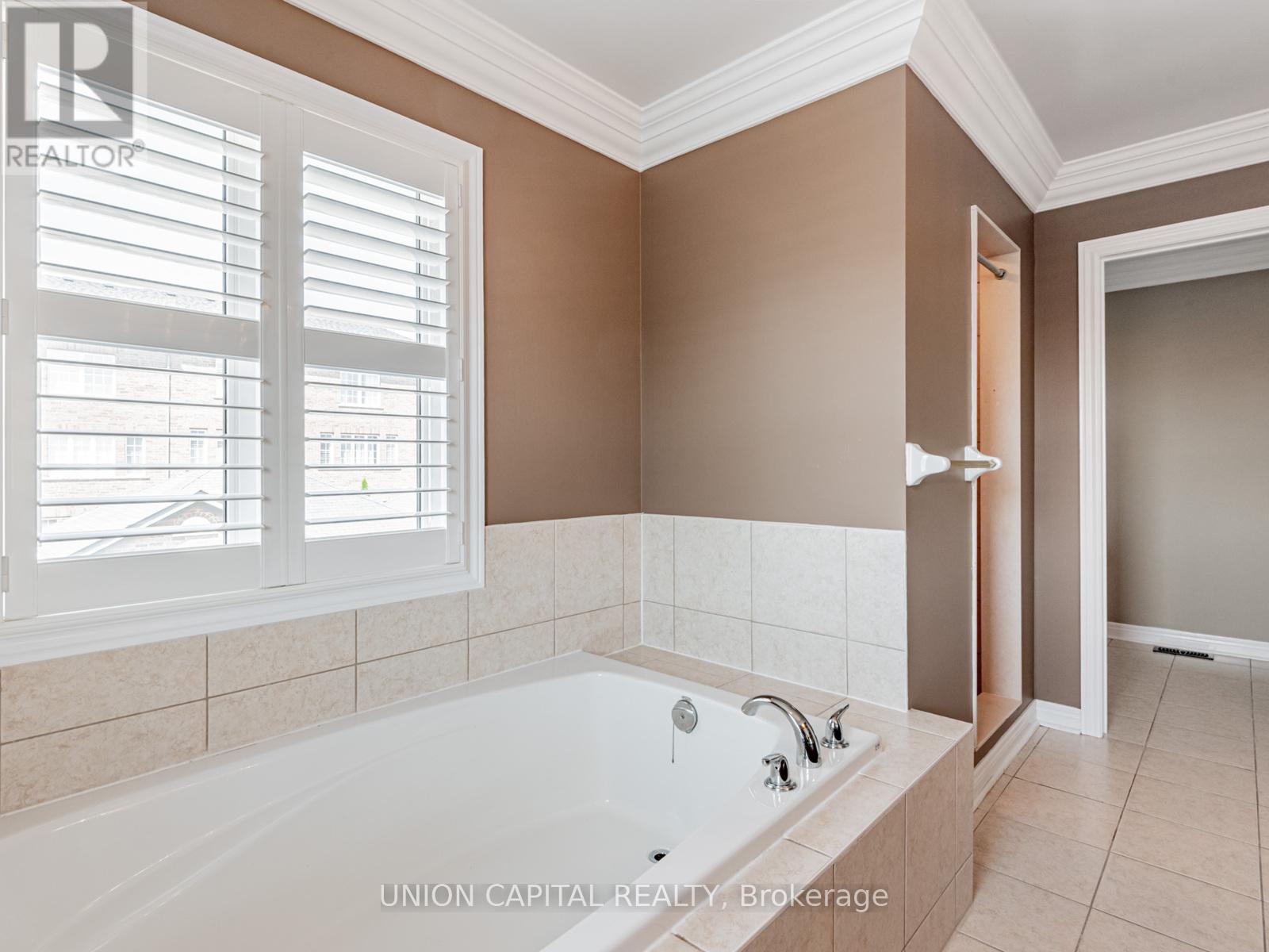Photo 40 of 18 Honey Glen Avenue, Markham ON