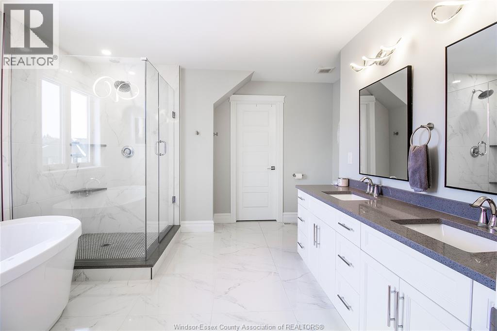 Photo 3 of 1866 Queens Valley Drive, Kingsville ON