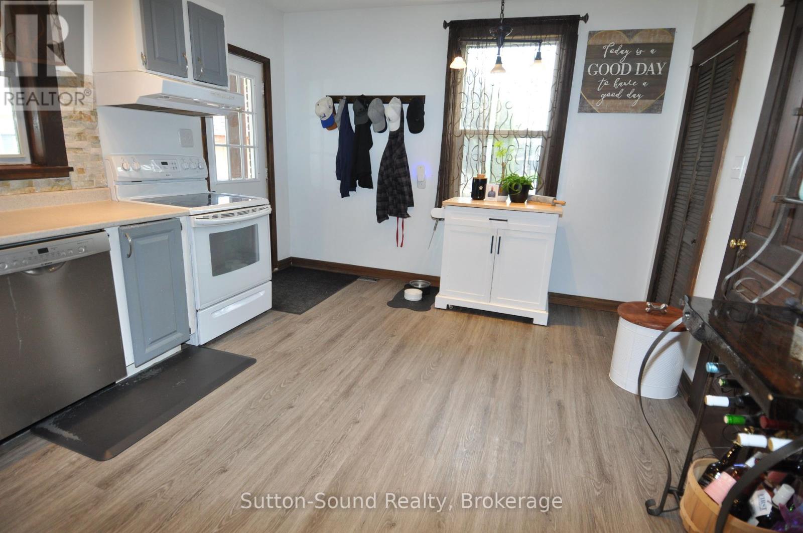 Photo 15 of 534 17th Street W, Owen Sound ON