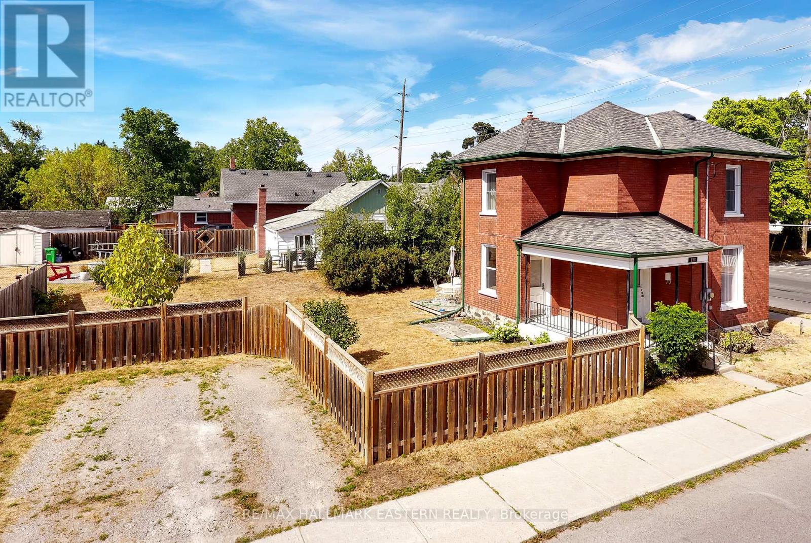 Photo 5 of 198 Hazlitt Street, Peterborough ON