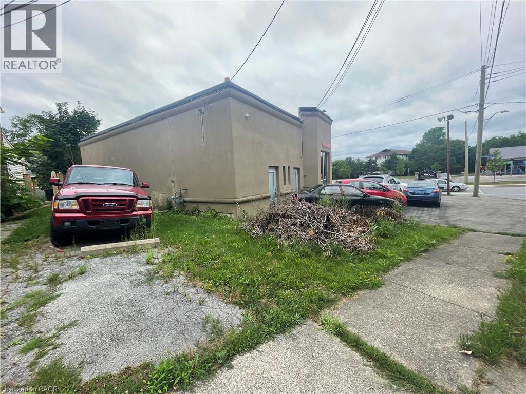 Photo 11 of 54 Ormond Street S, Thorold ON