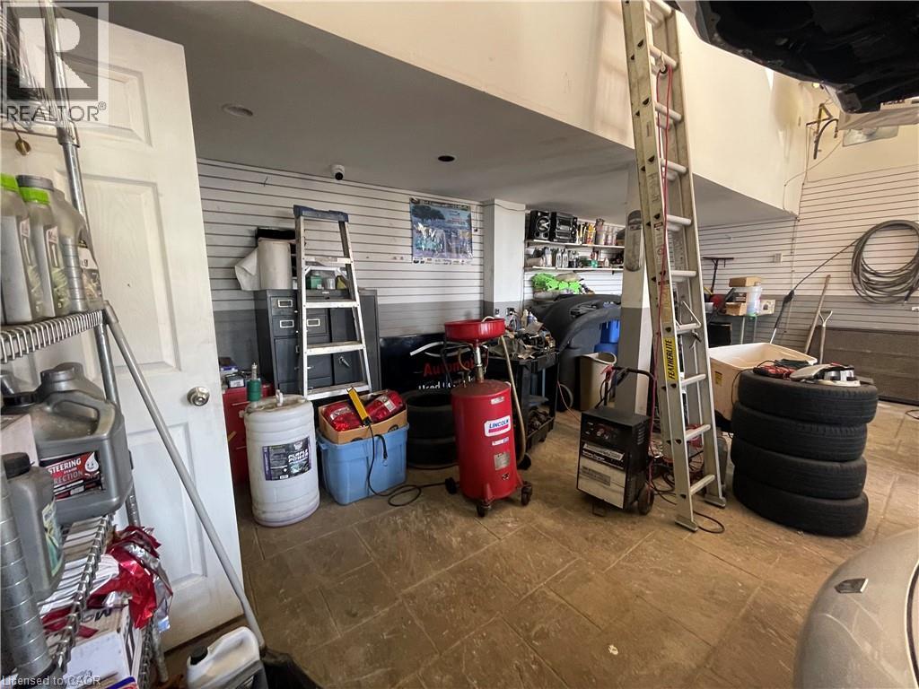 Photo 4 of 54 Ormond Street S, Thorold ON