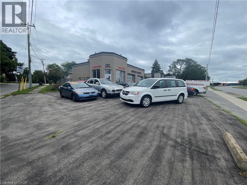 Photo 10 of 54 Ormond Street S, Thorold ON